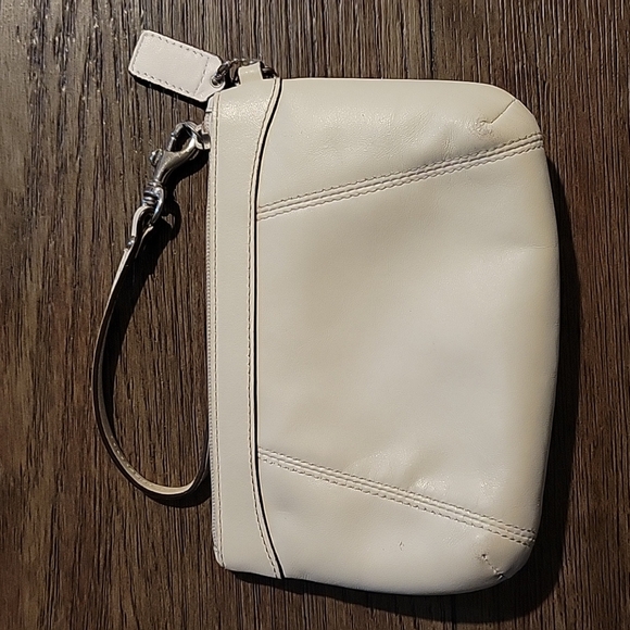 White/Beige Coach Pleated Leather Wristlet F46484 - Picture 2 of 5